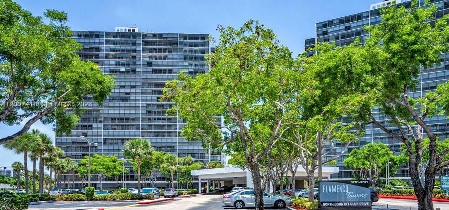 3BR – Condo at 3701 N Country Club Dr Apt 607