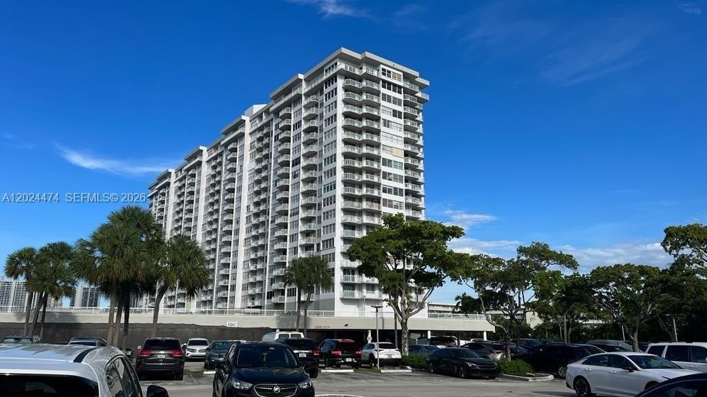 3BR – Condo at 18061 Biscayne Blvd Apt 1404