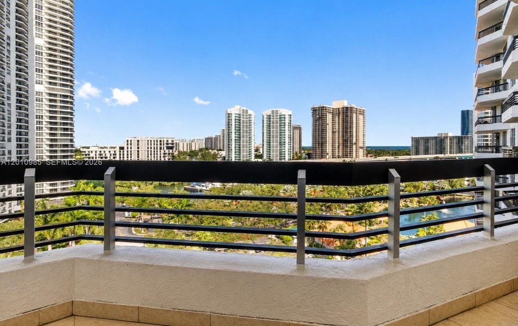 2BR – Condo at 3600 Mystic Pointe Dr Apt 1209