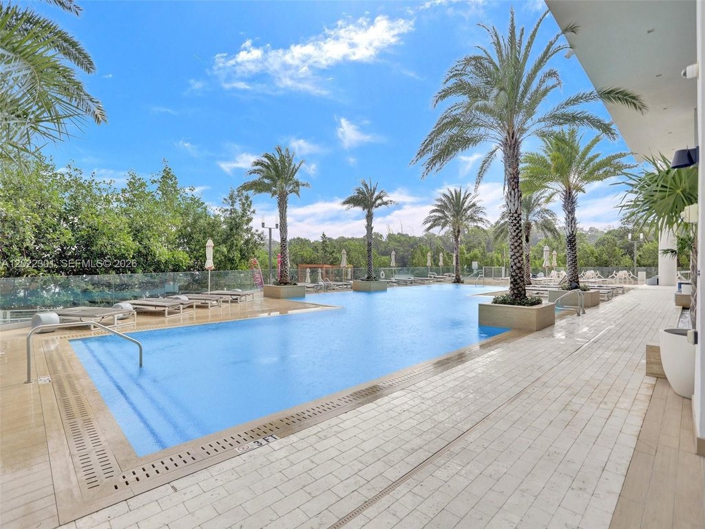 2BR – Condo at 16385 N Biscayne Blvd Unit 403