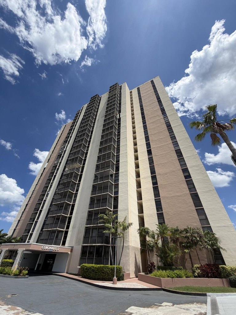 2BR – Condo at 20301 W Country Club Dr Apt 329