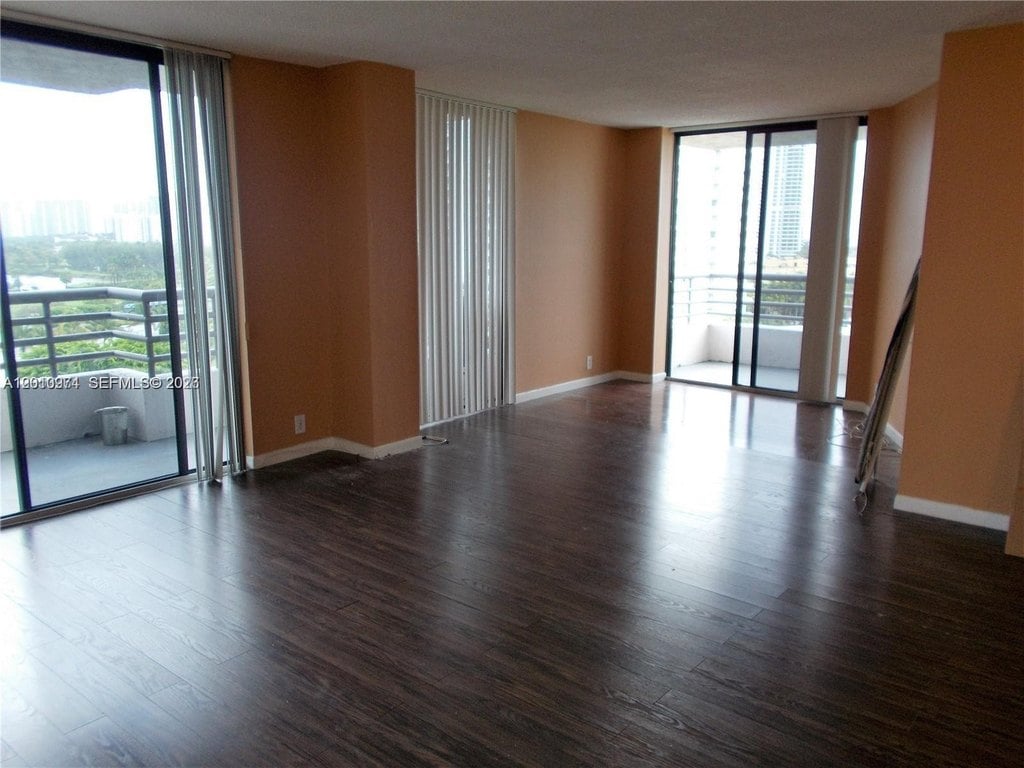 2BR – Condo at 3300 NE 191st St Apt 912