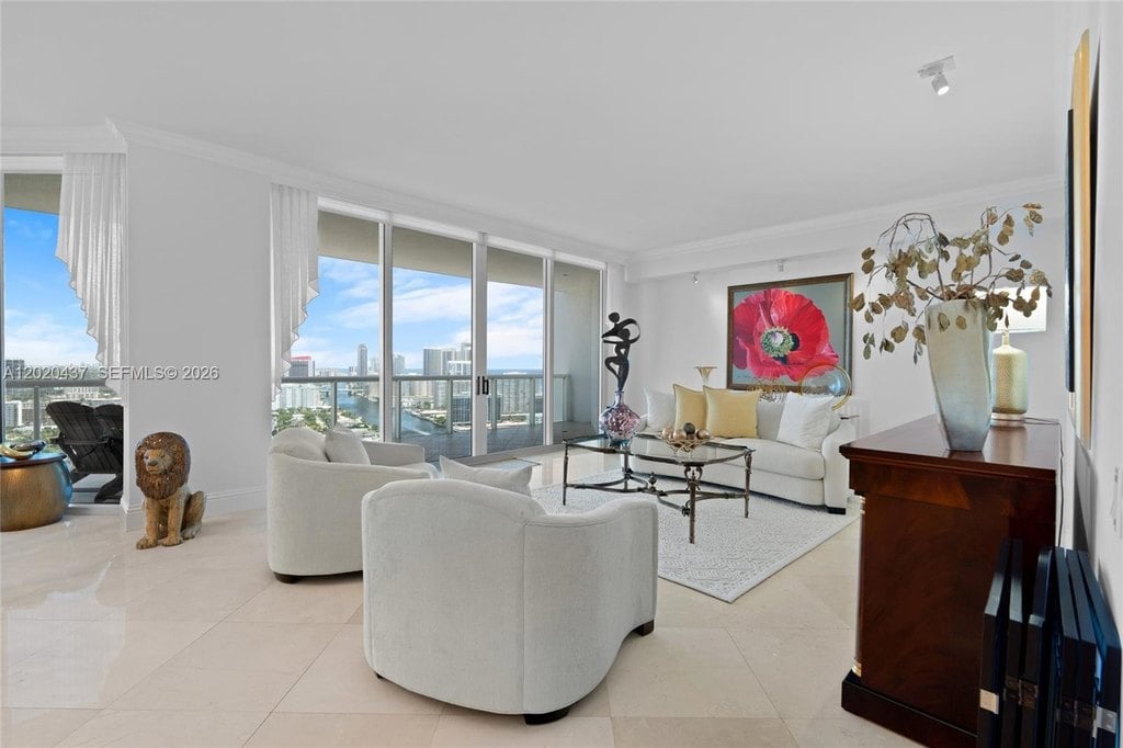3BR – Condo at 21200 Point Pl Unit 2802