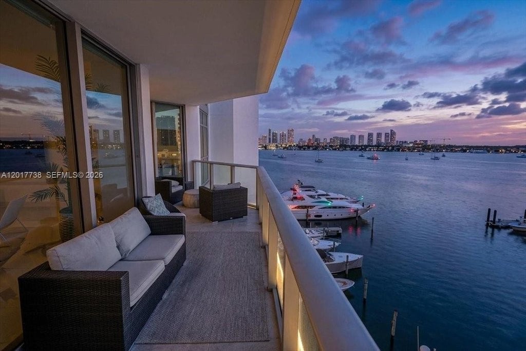 2BR – Condo at 17301 Biscayne Blvd Apt 605