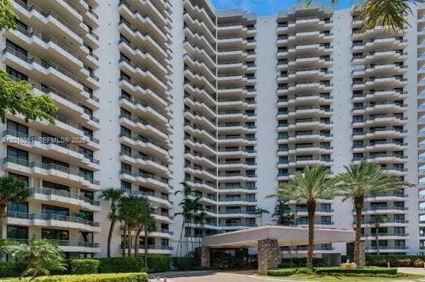 2BR – Condo at 3300 NE 191st St Apt 1011