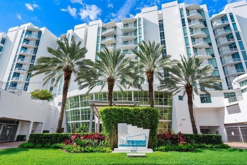 2BR – Condo at 3029 NE 188th St