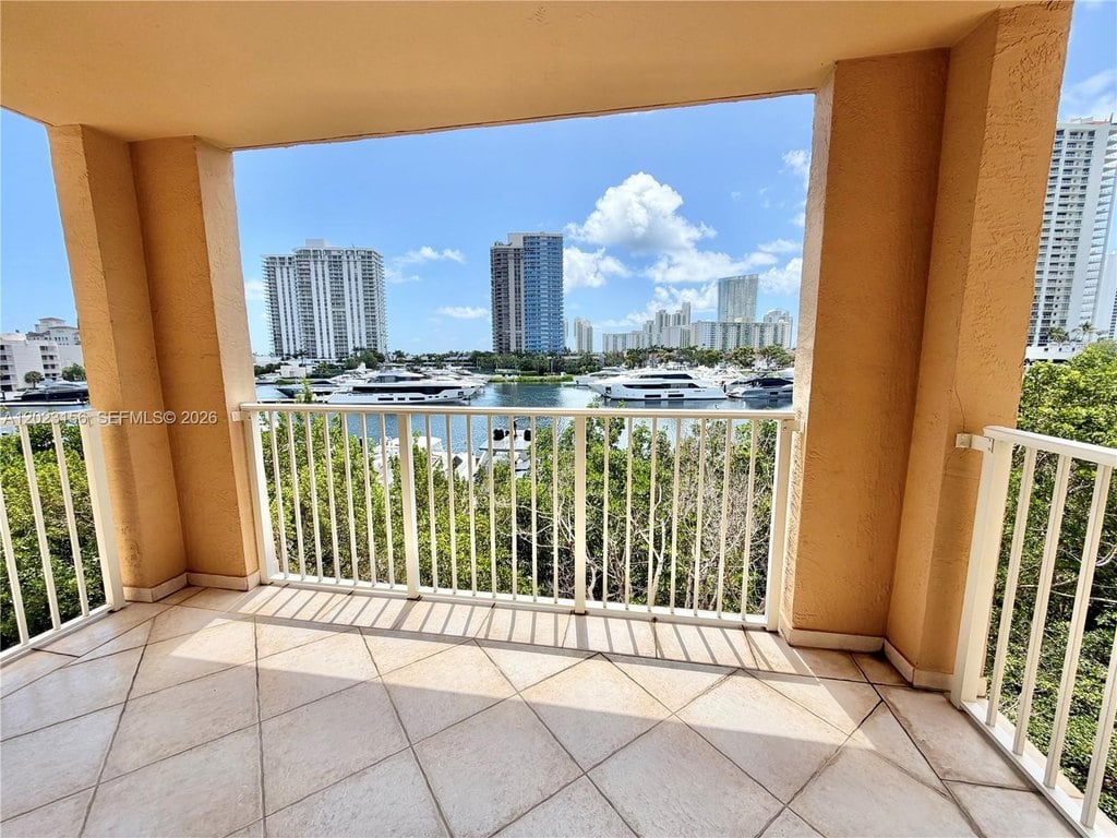 3BR – Condo at 19877 E Country Club Dr Unit 3408