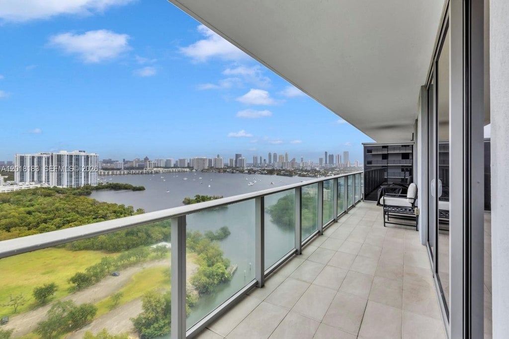 3BR – Condo at 16385 Biscayne Blvd Unit 2101