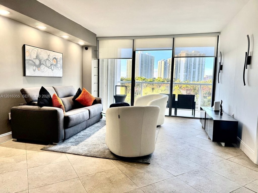2BR – Condo at 3701 N Country Club Dr Apt 502