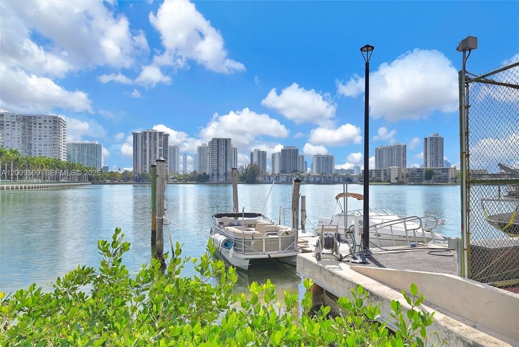1BR – Condo at 2780 NE 183rd St Apt 115
