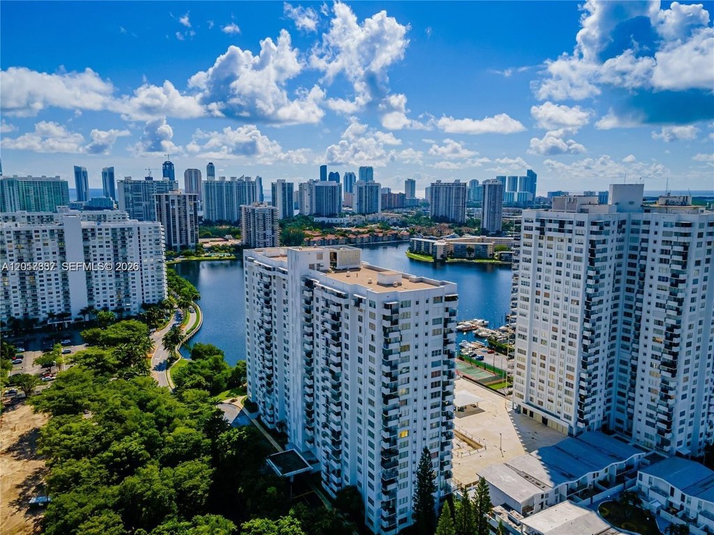 2BR – Condo at 2780 NE 183rd St Apt 1007
