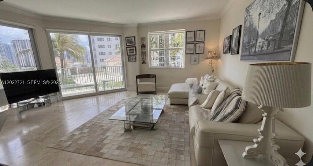 2BR – Condo at 20000 E Country Club Dr Apt 601