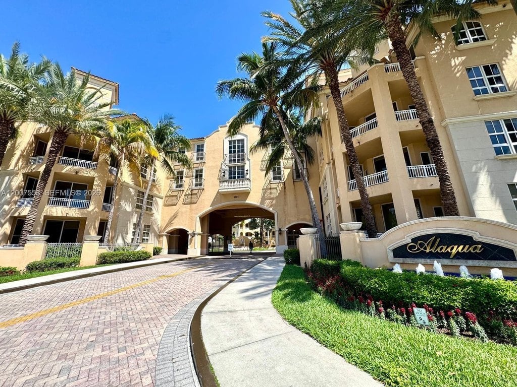 2BR – Condo at 3001 NE 185th St Apt 225