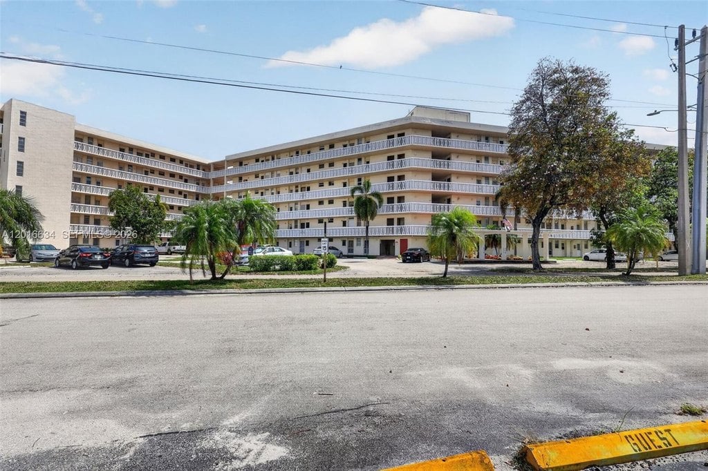 1BR – Condo at 2905 Point East Dr Apt L311