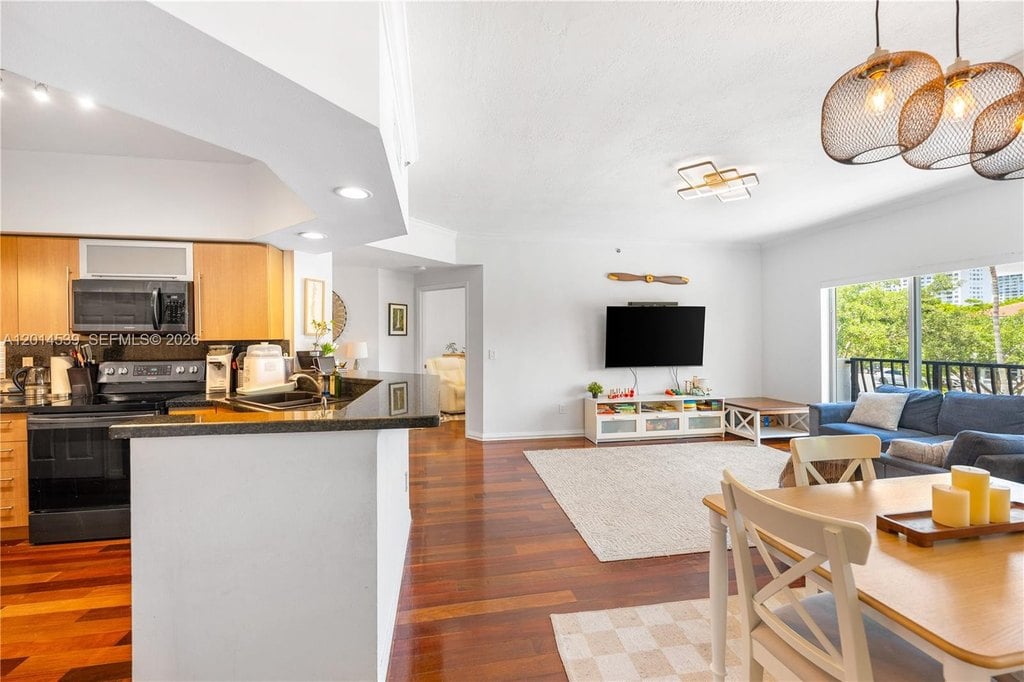 2BR – Condo at 3165 NE 184th St Apt 6304