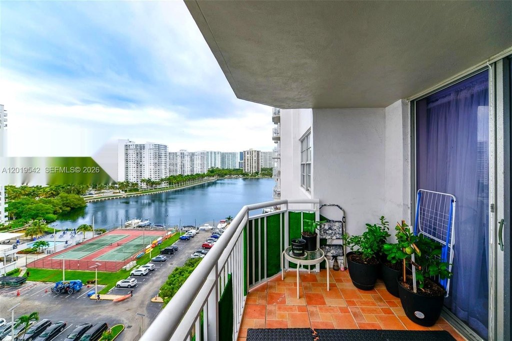 3BR – Condo at 18051 Biscayne Blvd Apt 1102