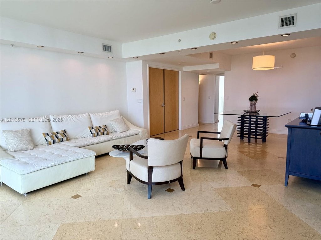 2BR – Condo at 19400 Turnberry Way Apt 731