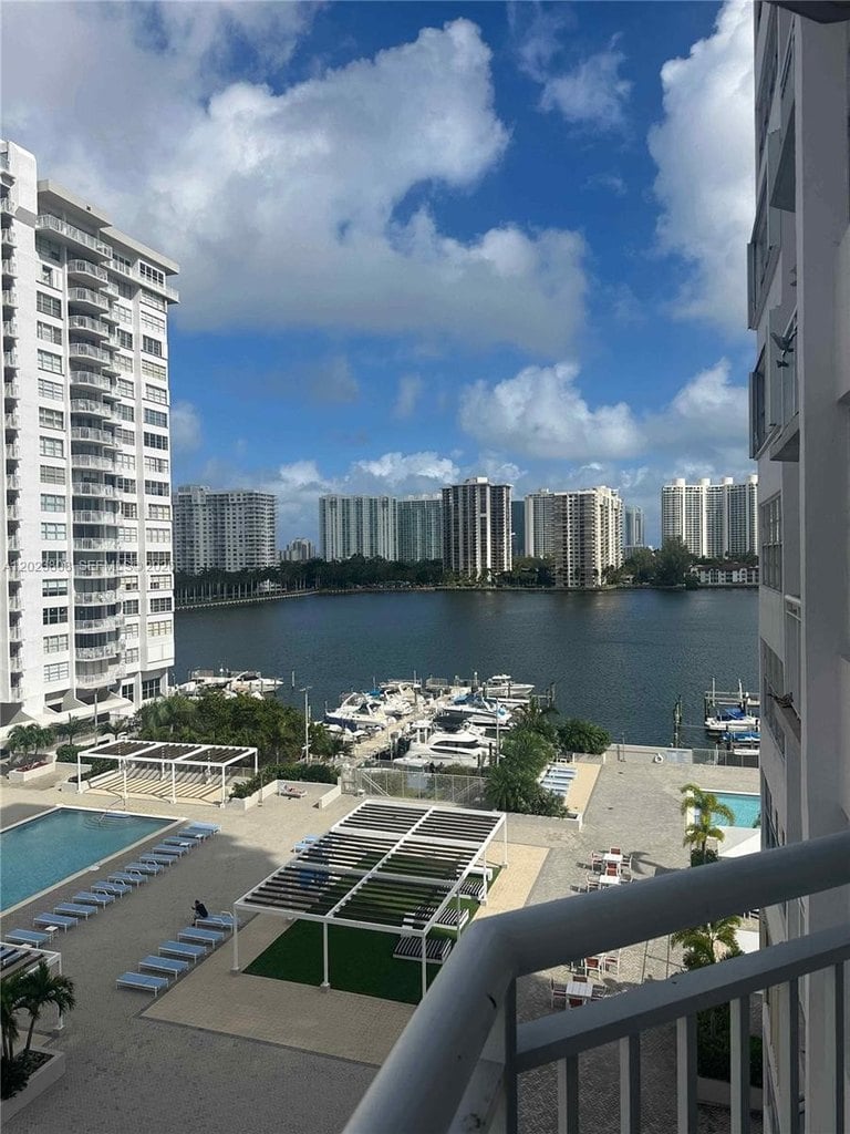 2BR – Condo at 18041 Biscayne Blvd Apt 702