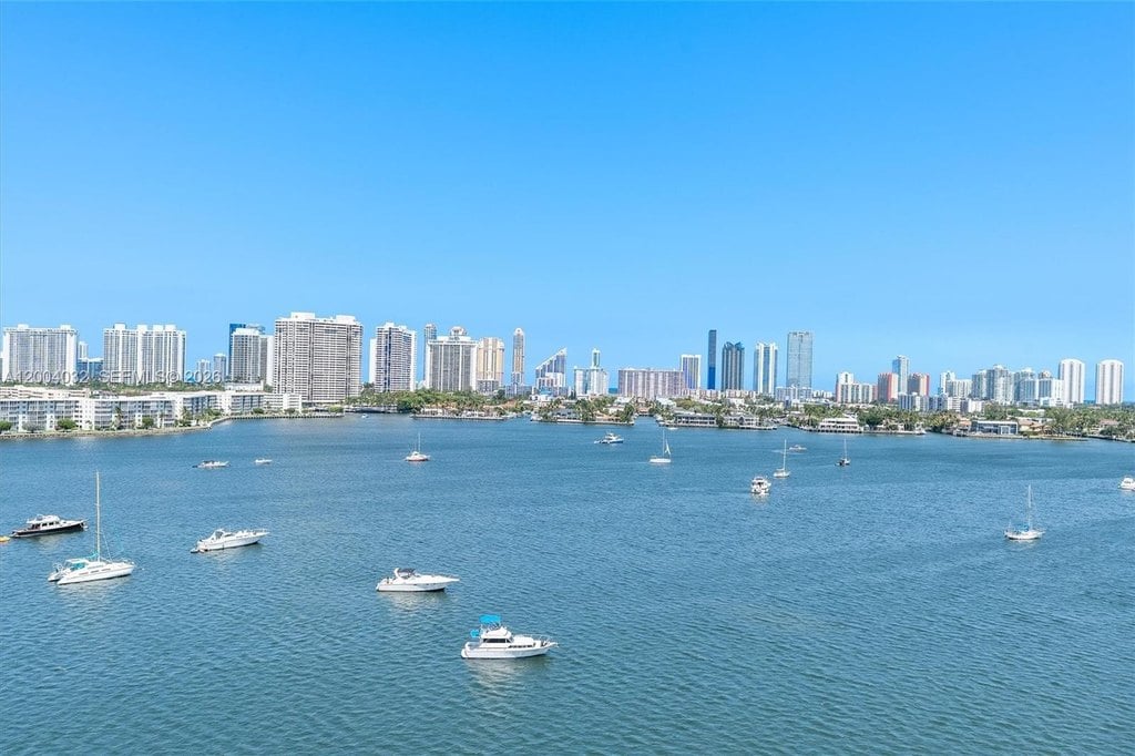3BR – Condo at 17301 Biscayne Blvd Apt 1010