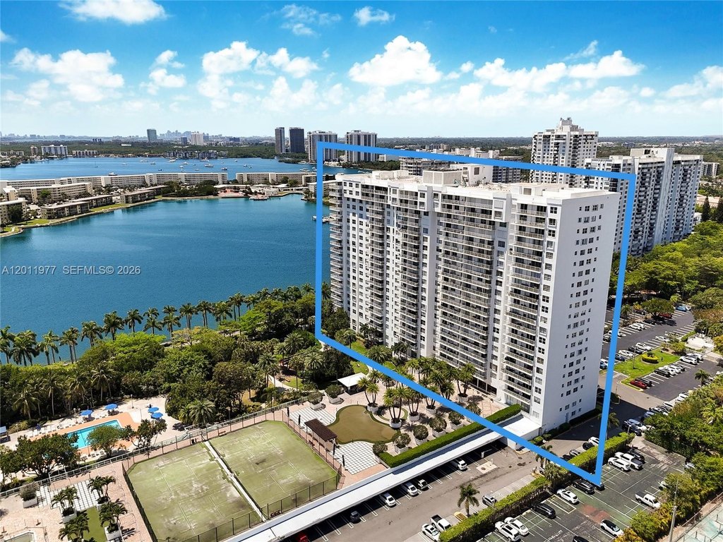 2BR – Condo at 2801 NE 183rd St Unit 912W