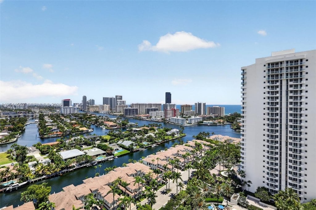 3BR – Condo at 21205 Yacht Club Dr Unit 2409