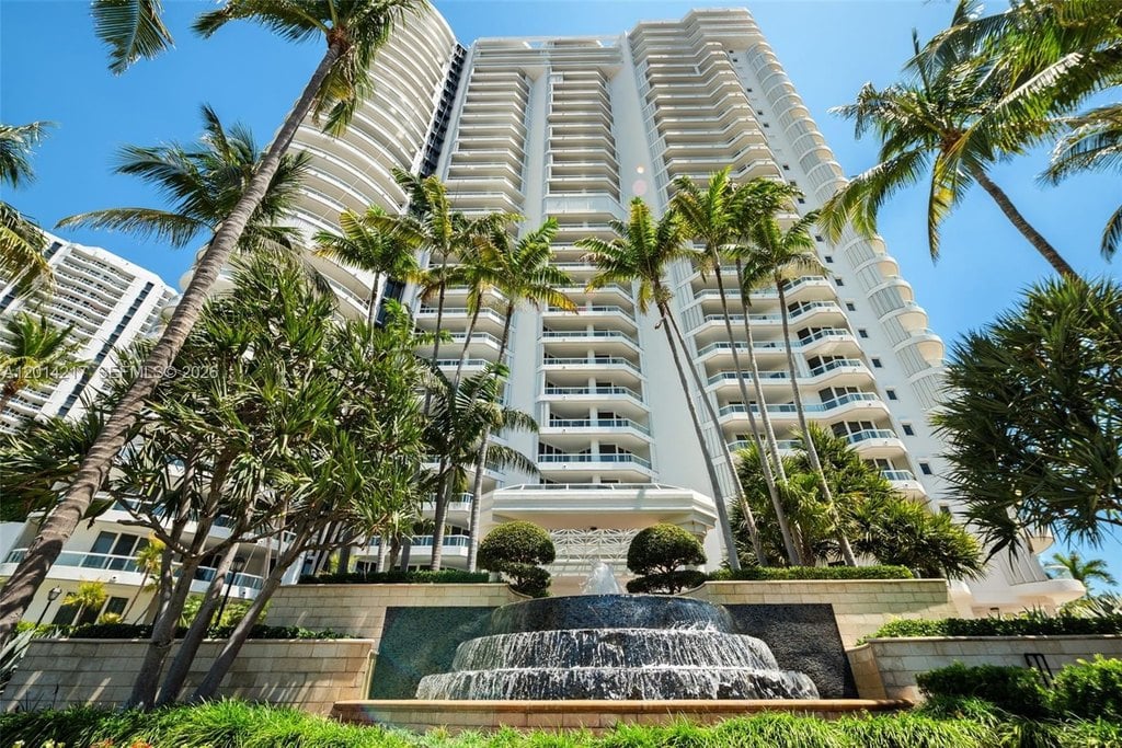 1BR – Condo at 21050 Point Pl Unit 302