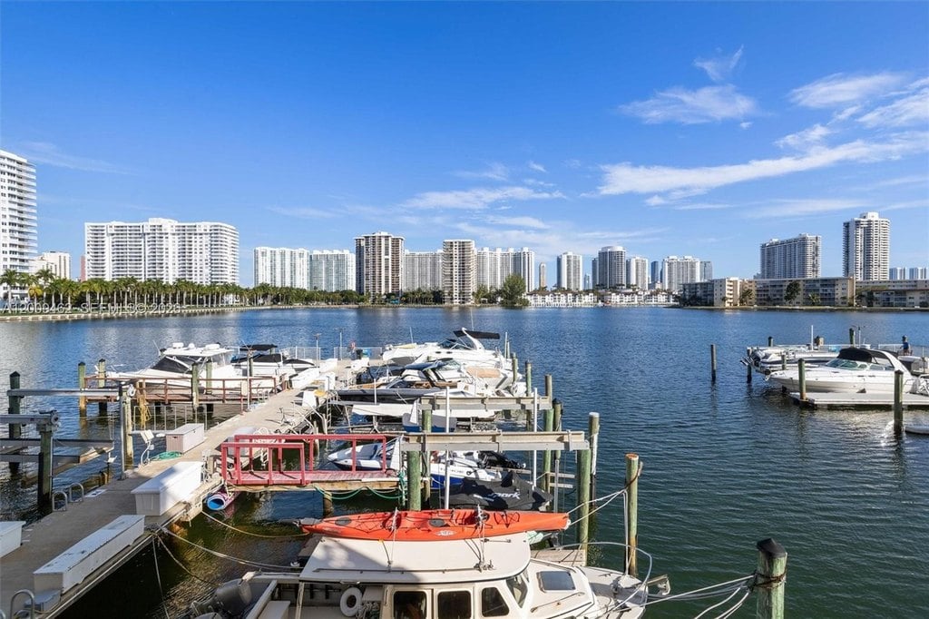 2BR – Condo at 18071 Biscayne Blvd Apt 802