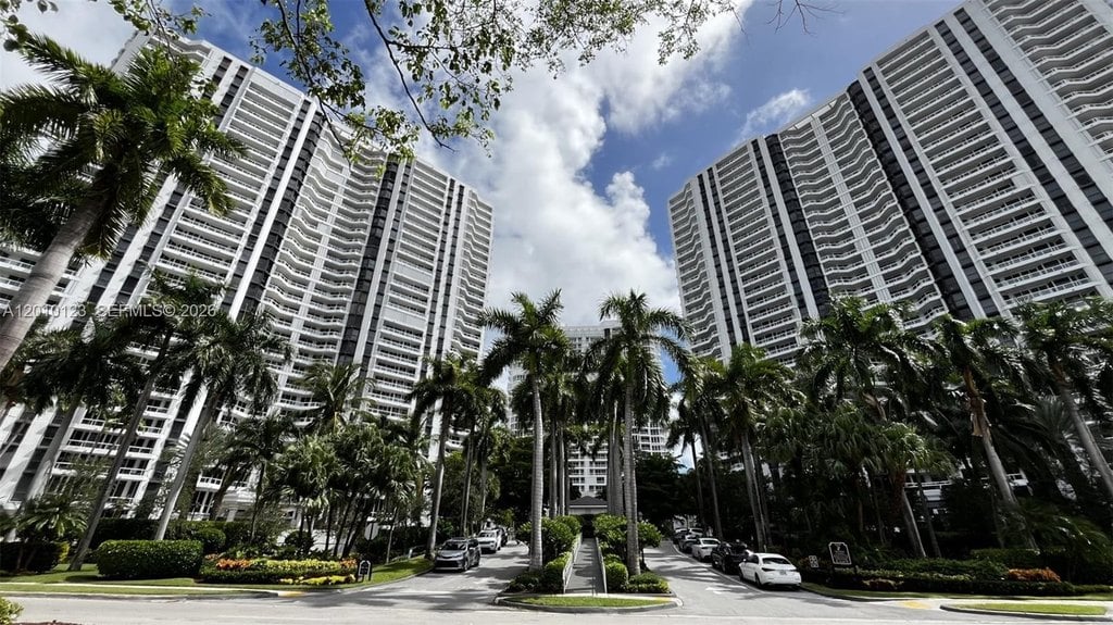 2BR – Condo at 21150 Point Pl Unit 1202