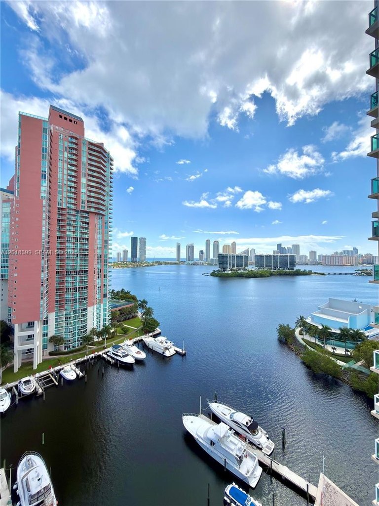 3BR – Condo at 3330 NE 190th St Apt 1610