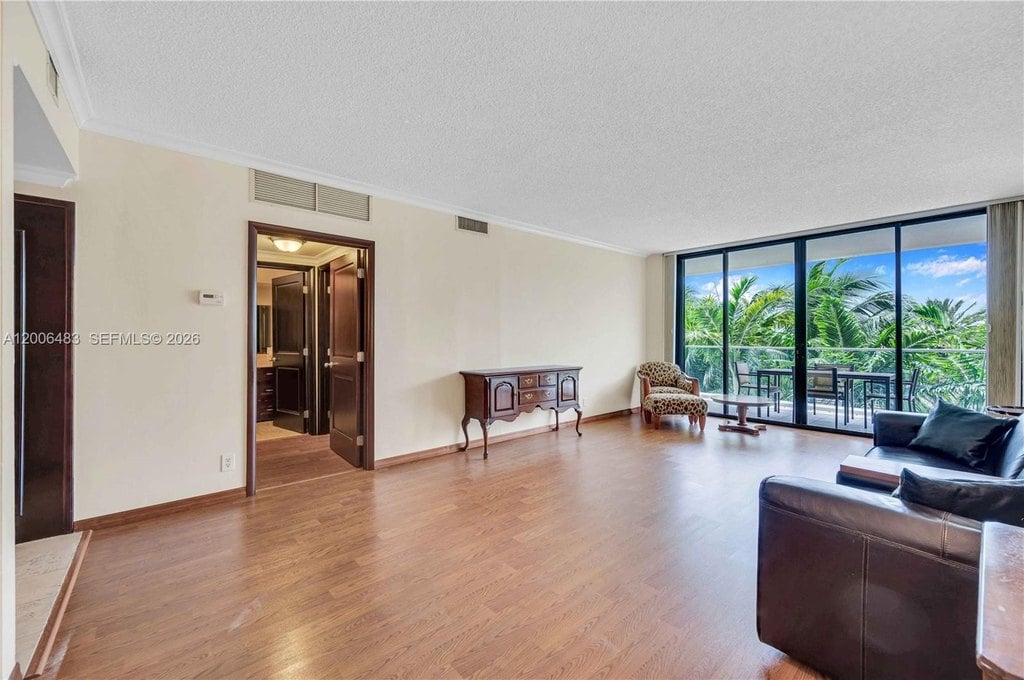 2BR – Condo at 2800 Island Blvd Apt 603