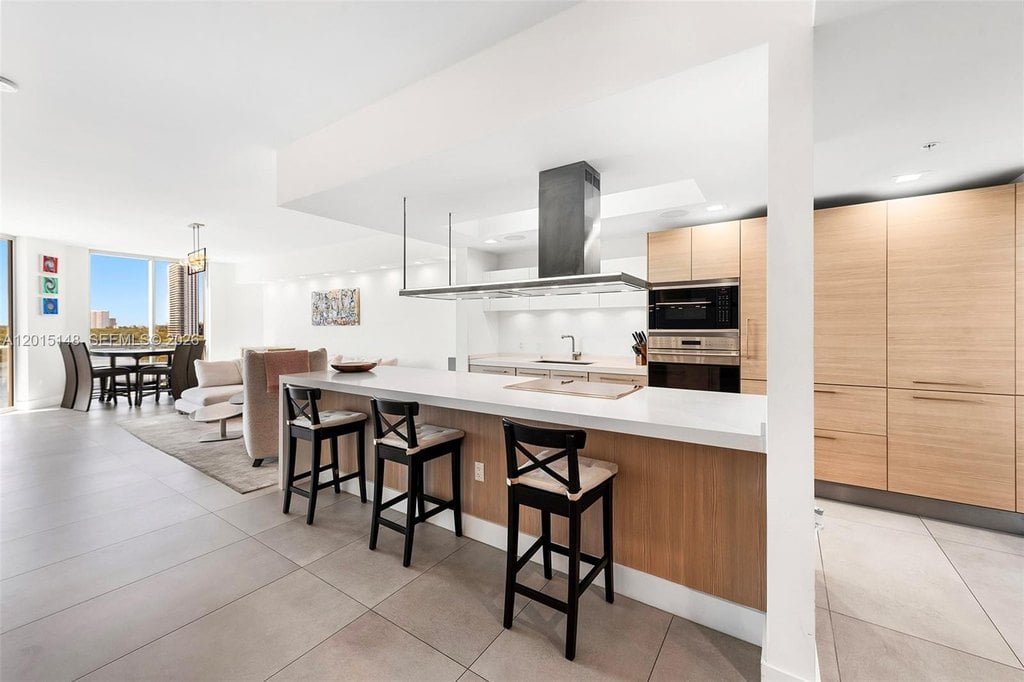 3BR – Condo at 17111 Biscayne Blvd Unit 606