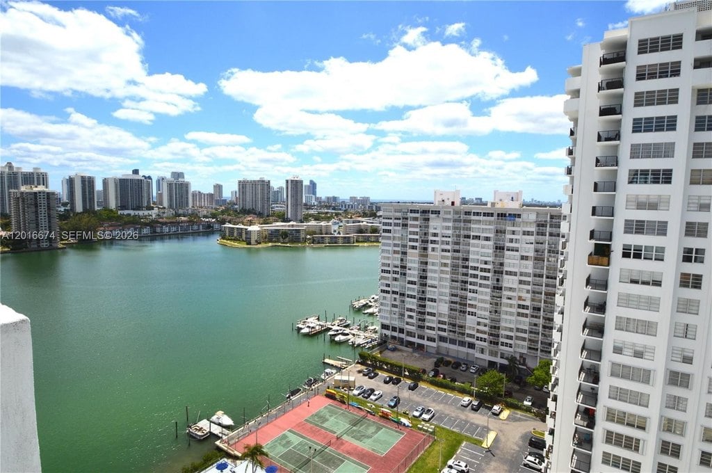 2BR – Condo at 2780 NE 183rd St Ph 4