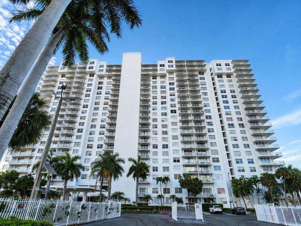 2BR – Condo at 2801 NE 183rd St Unit 1502W