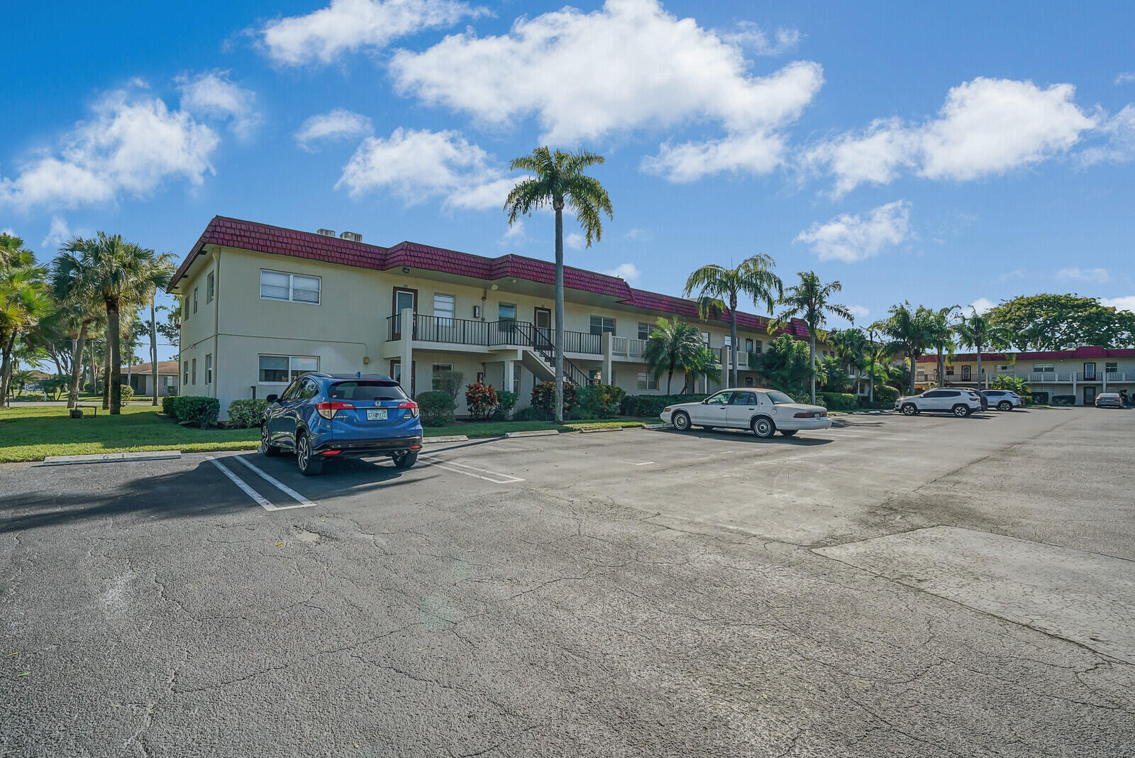 2BR – Condominium at 6 Abbey Lane #201