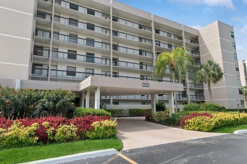 2BR – Condominium at 6530 Boca Del Mar Drive #337