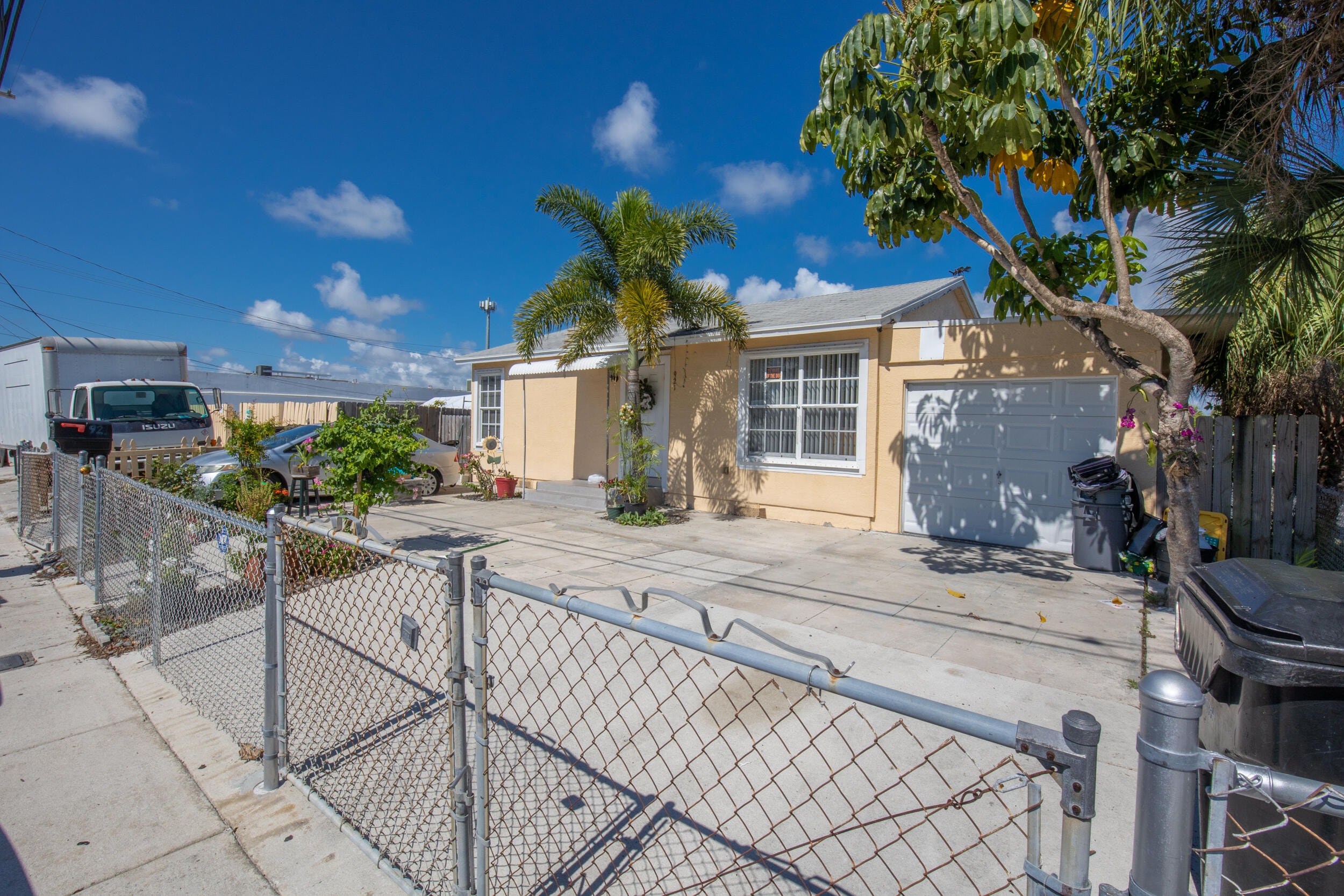 4BR – SingleFamilyResidence at 922 S Dixie Street