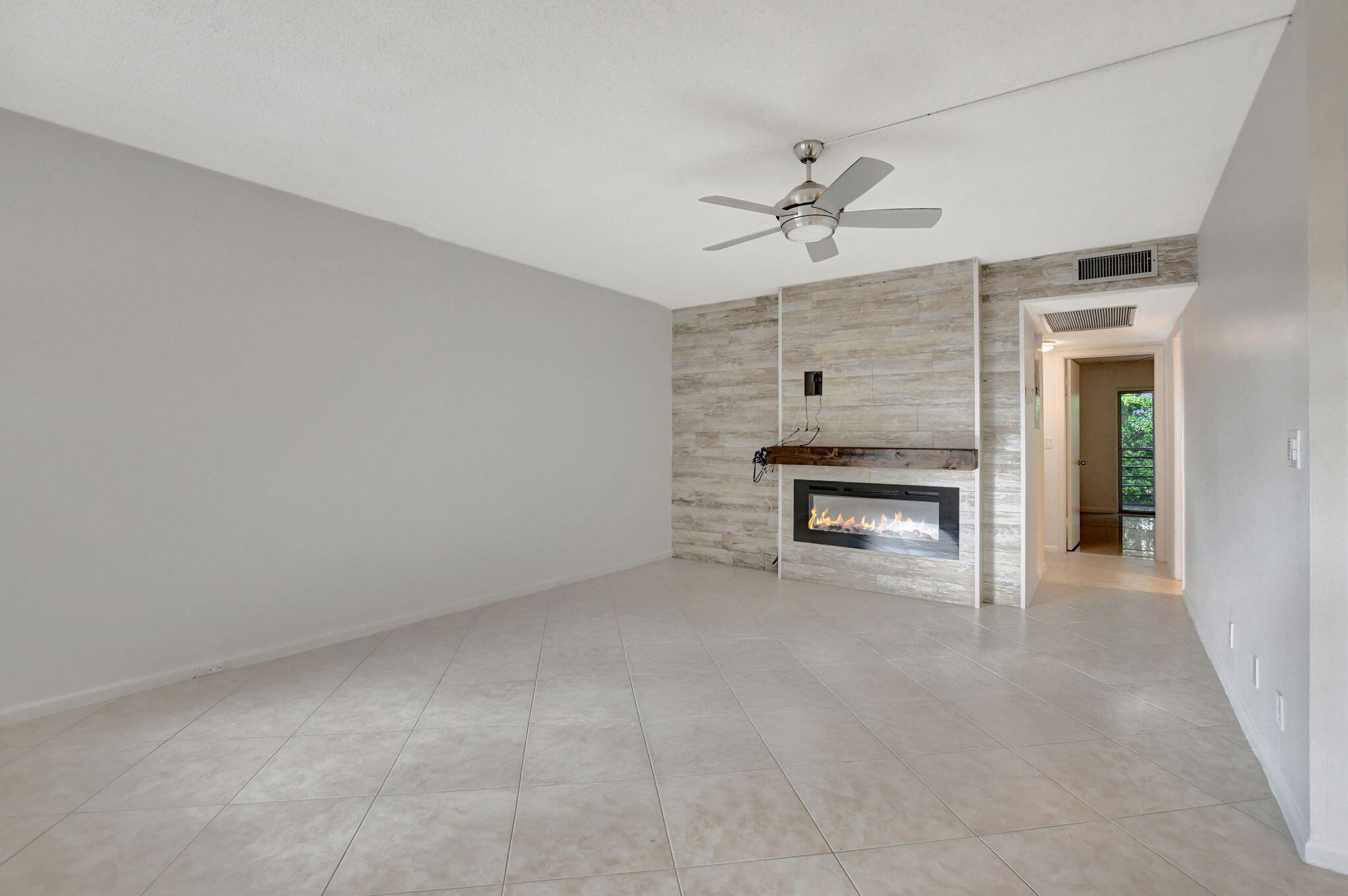 2BR – Condominium at 4064 Newport Q #4064