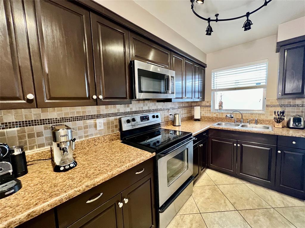 1BR – Condominium at 160 NE 8th Avenue #1b