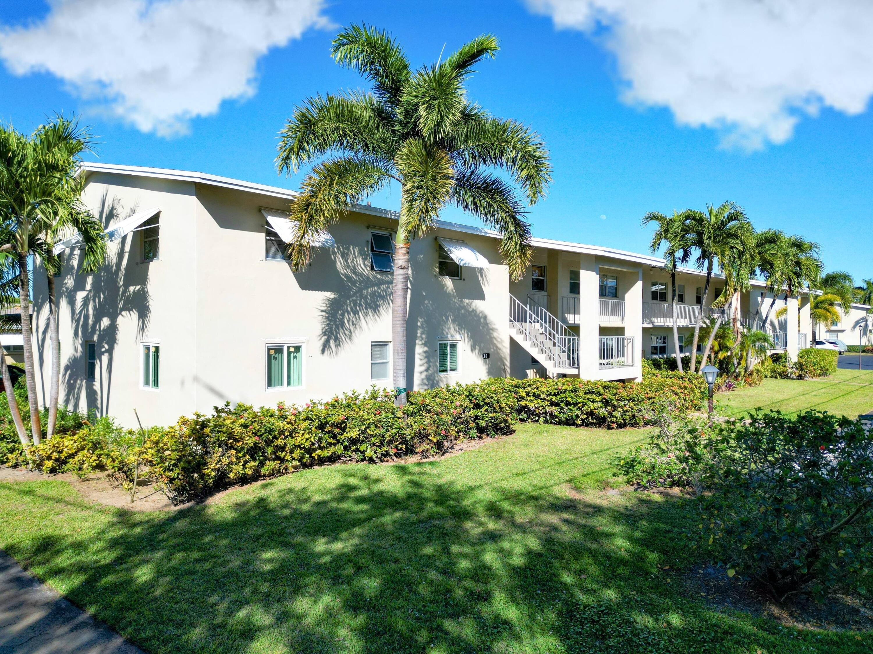 2BR – Condominium at 301 Circle Drive S #103