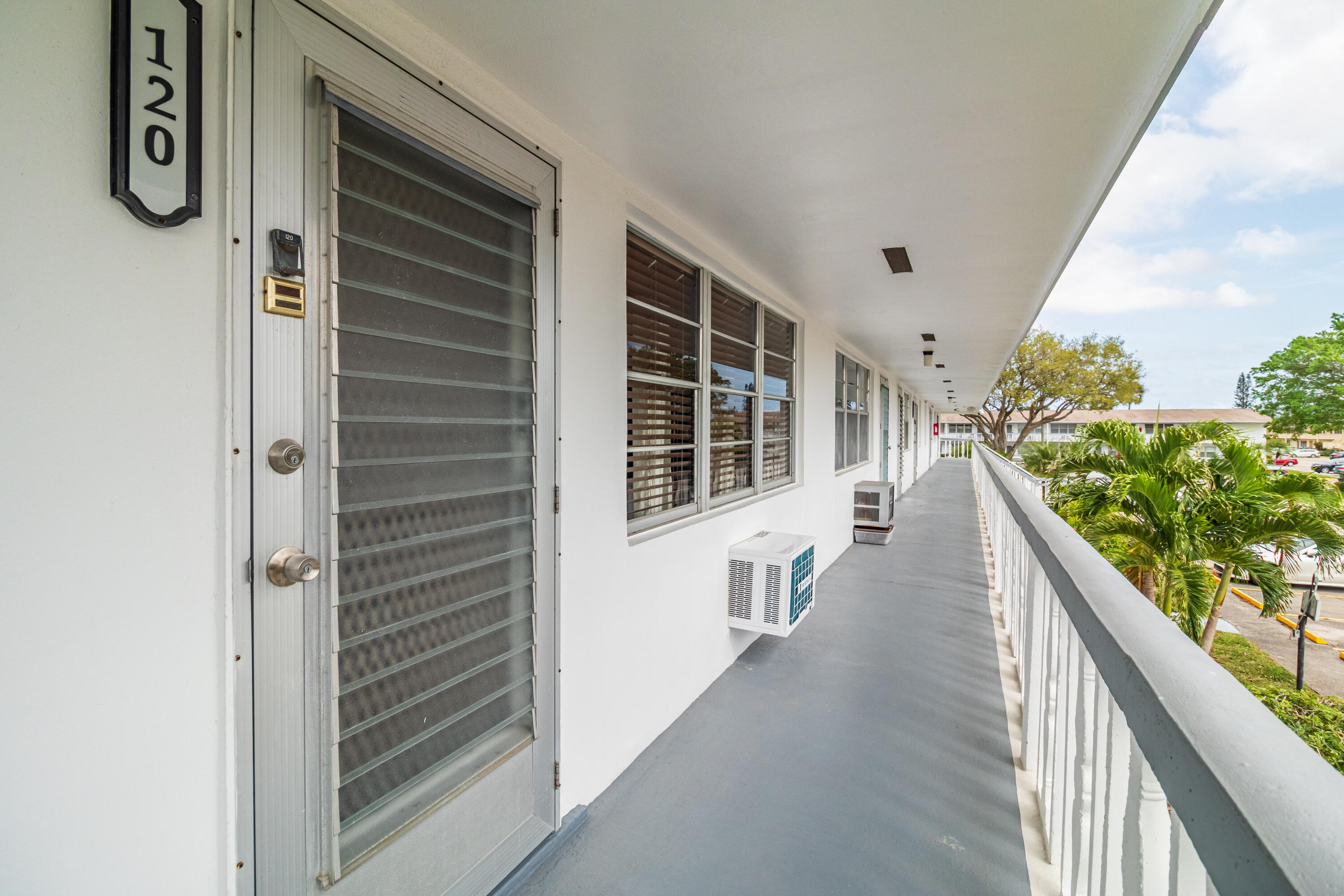 1BR – Condominium at 120 Northampton #F