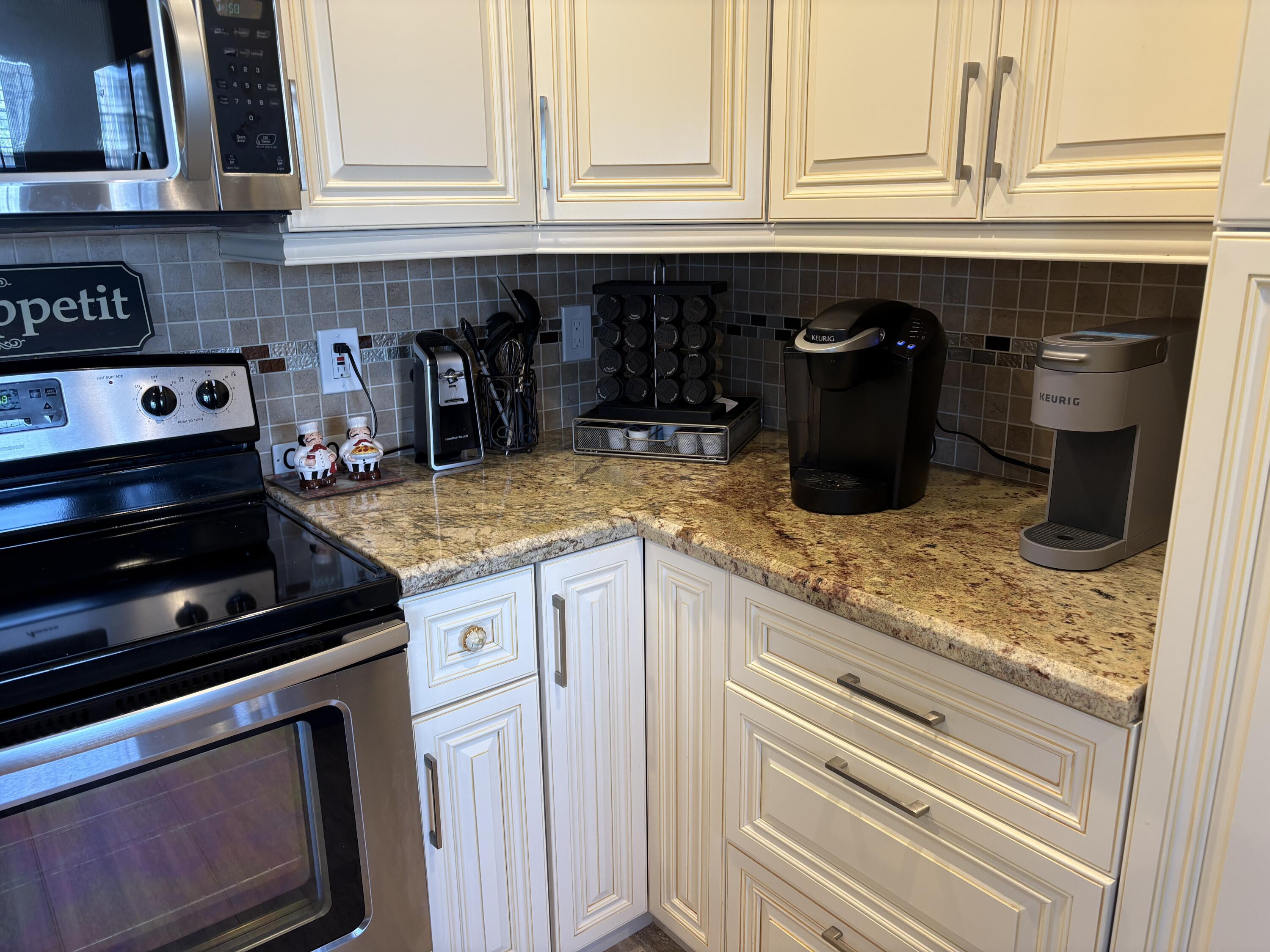 2BR – Condominium at 2024 Rexford #2024 B