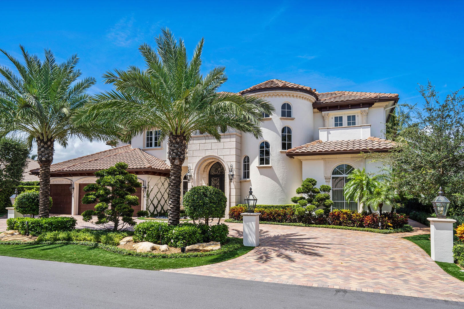 5BR – SingleFamilyResidence at 1801 Thatch Palm Drive