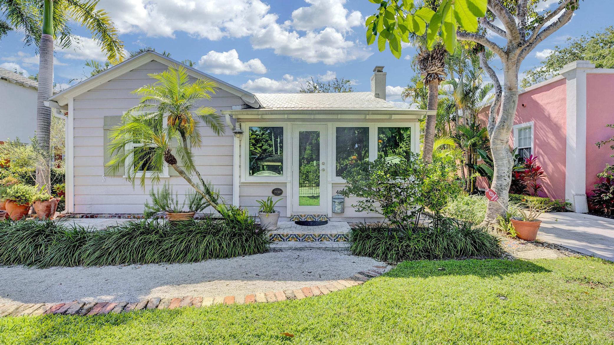 3BR – SingleFamilyResidence at 42 Palm Square