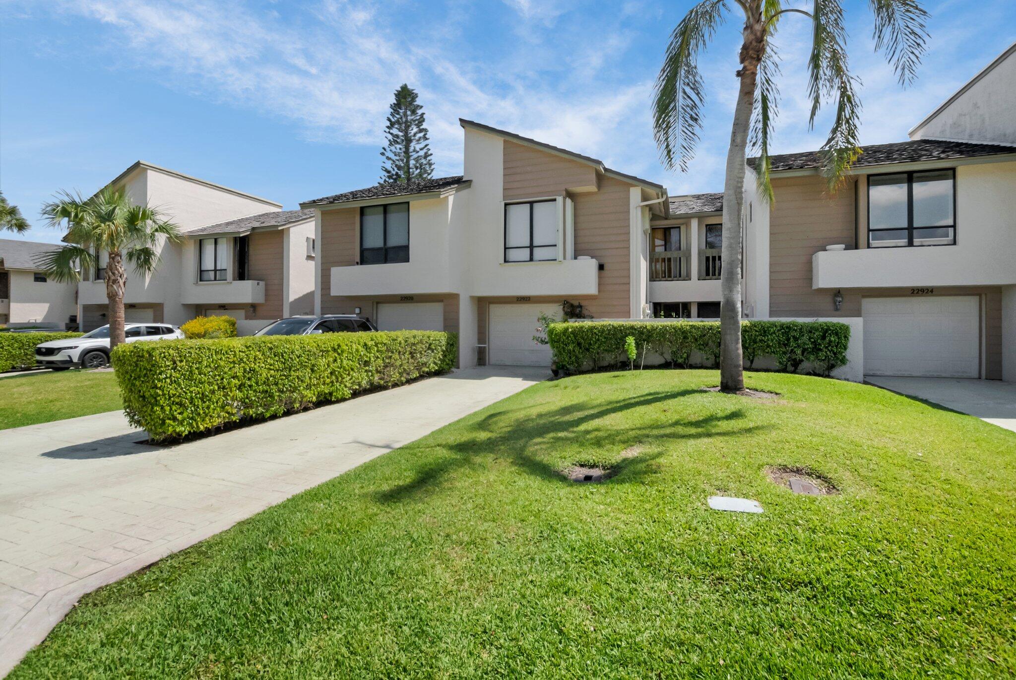 3BR – Townhouse at 22922 Ironwedge Drive