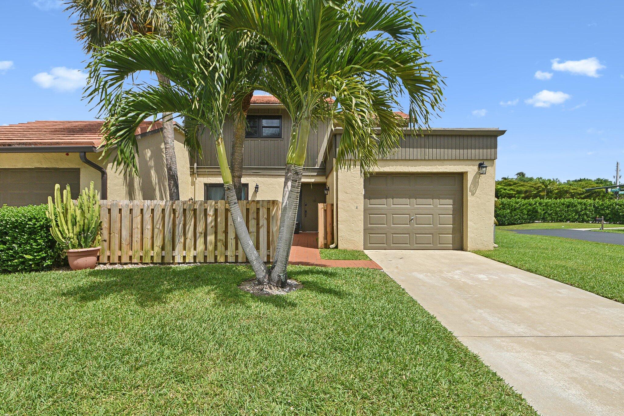 3BR – Townhouse at 11063 Oakdale Road