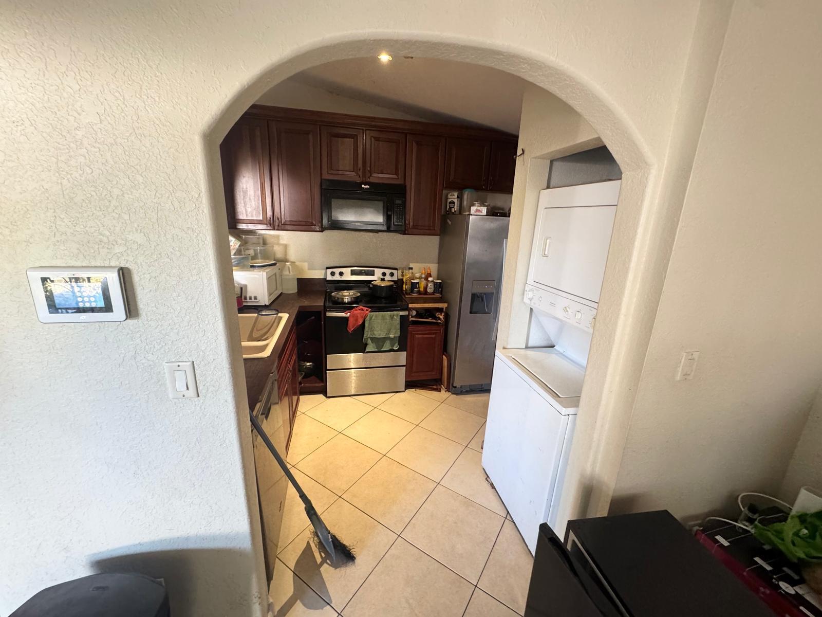 3BR – SingleFamilyResidence at 1123 E Windsor Avenue