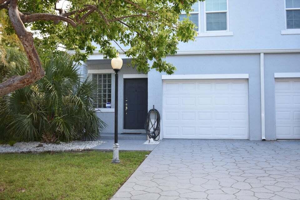 3BR – Townhouse at 2300 Florida Boulevard #D