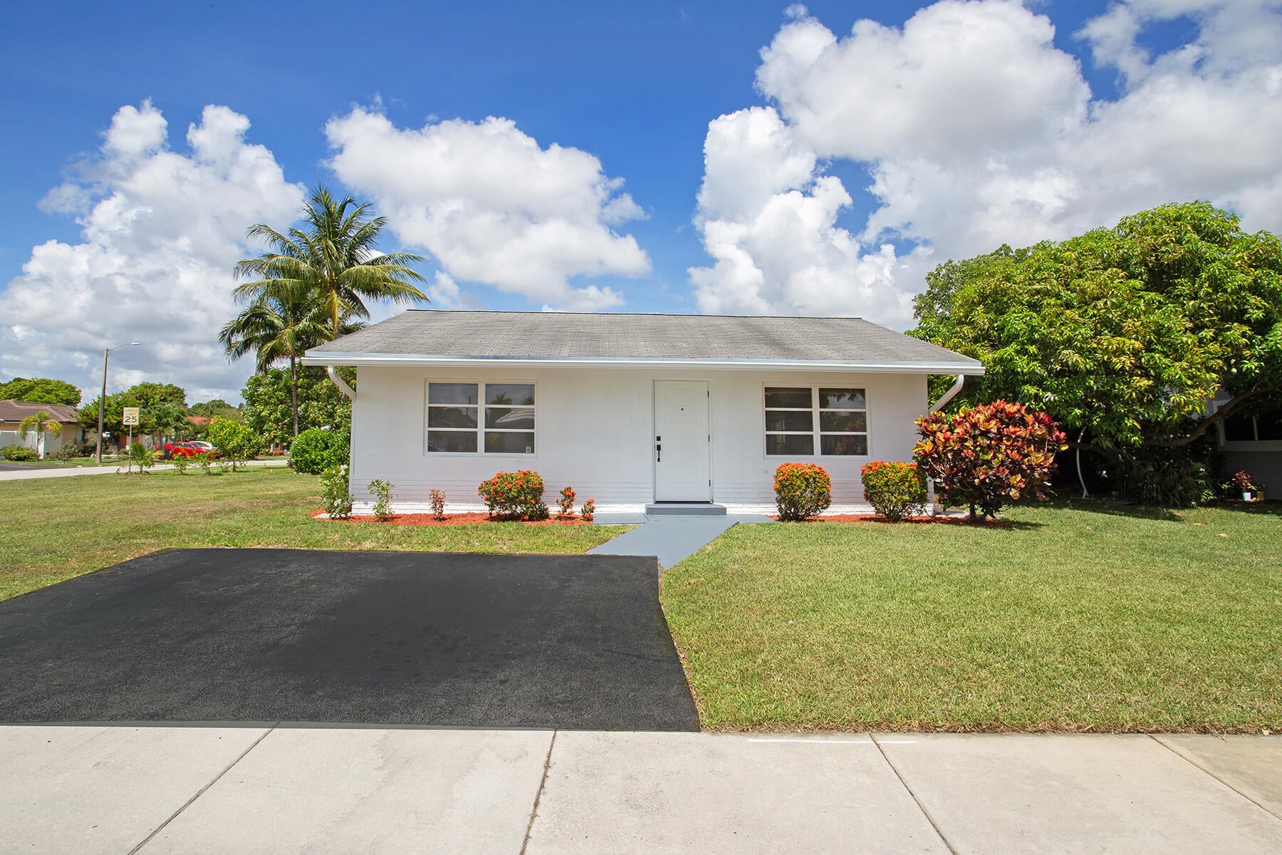 2BR – SingleFamilyResidence at 7609 NW 70 Avenue