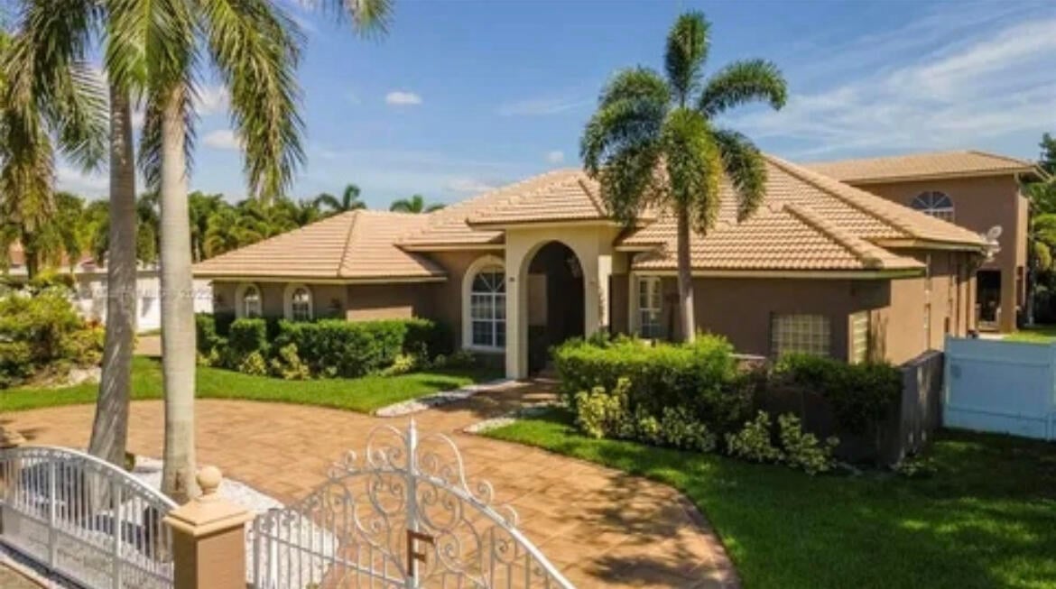 5BR – SingleFamilyResidence at 423 NE 3rd Street