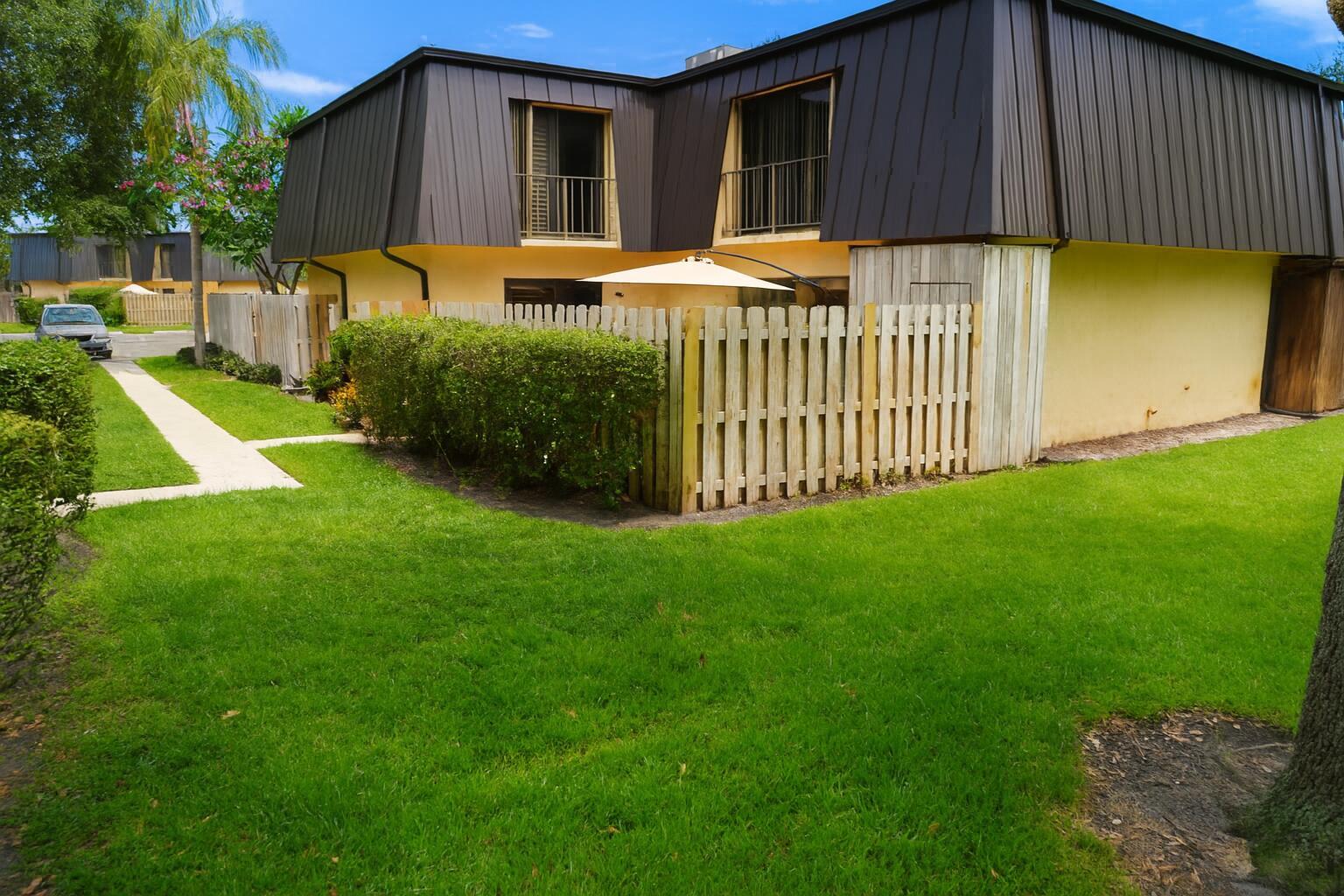 2BR – Townhouse at 2407 Waterside Drive